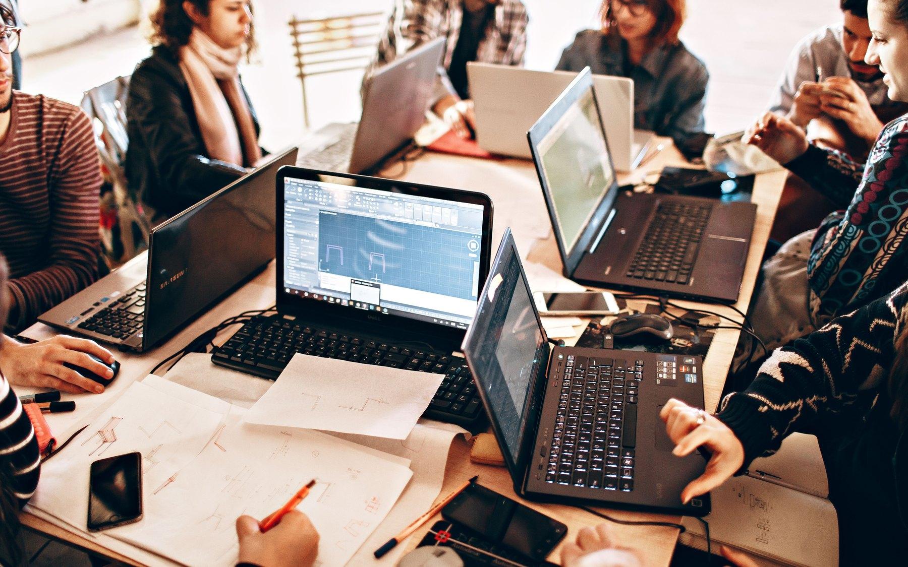 A hands-on working session, a table of people at their own laptops